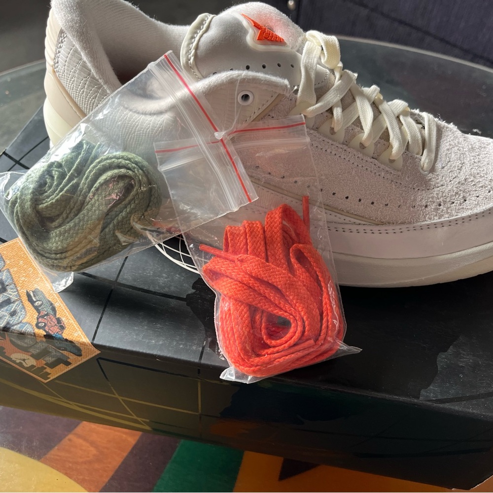 Jordan Retro 2 Low with extra laces